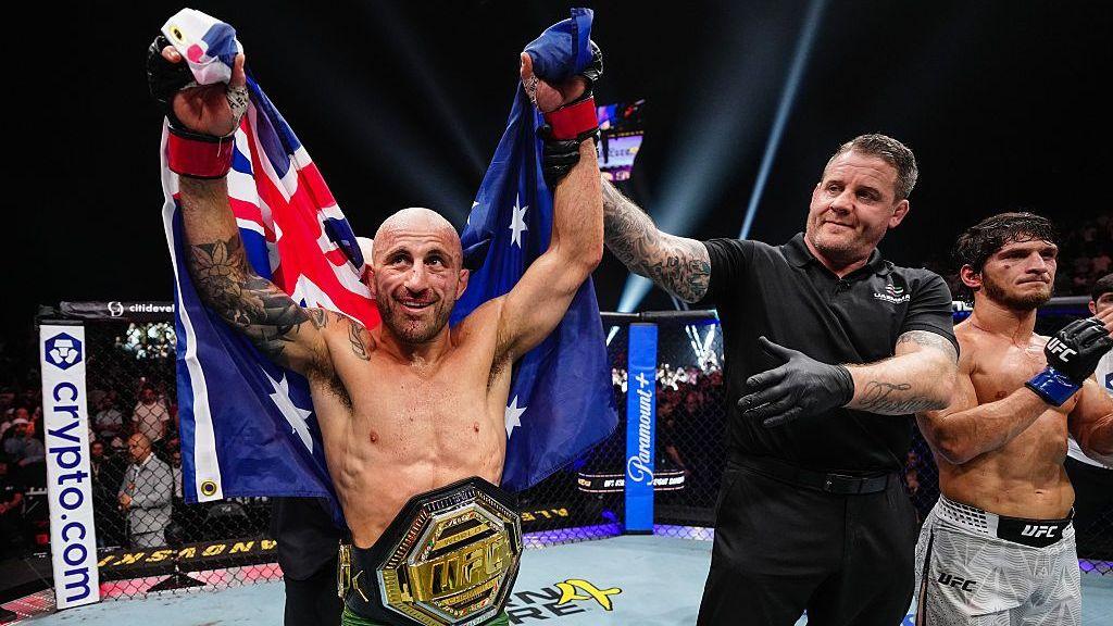 Volkanovski stops Evloev for record ninth title win