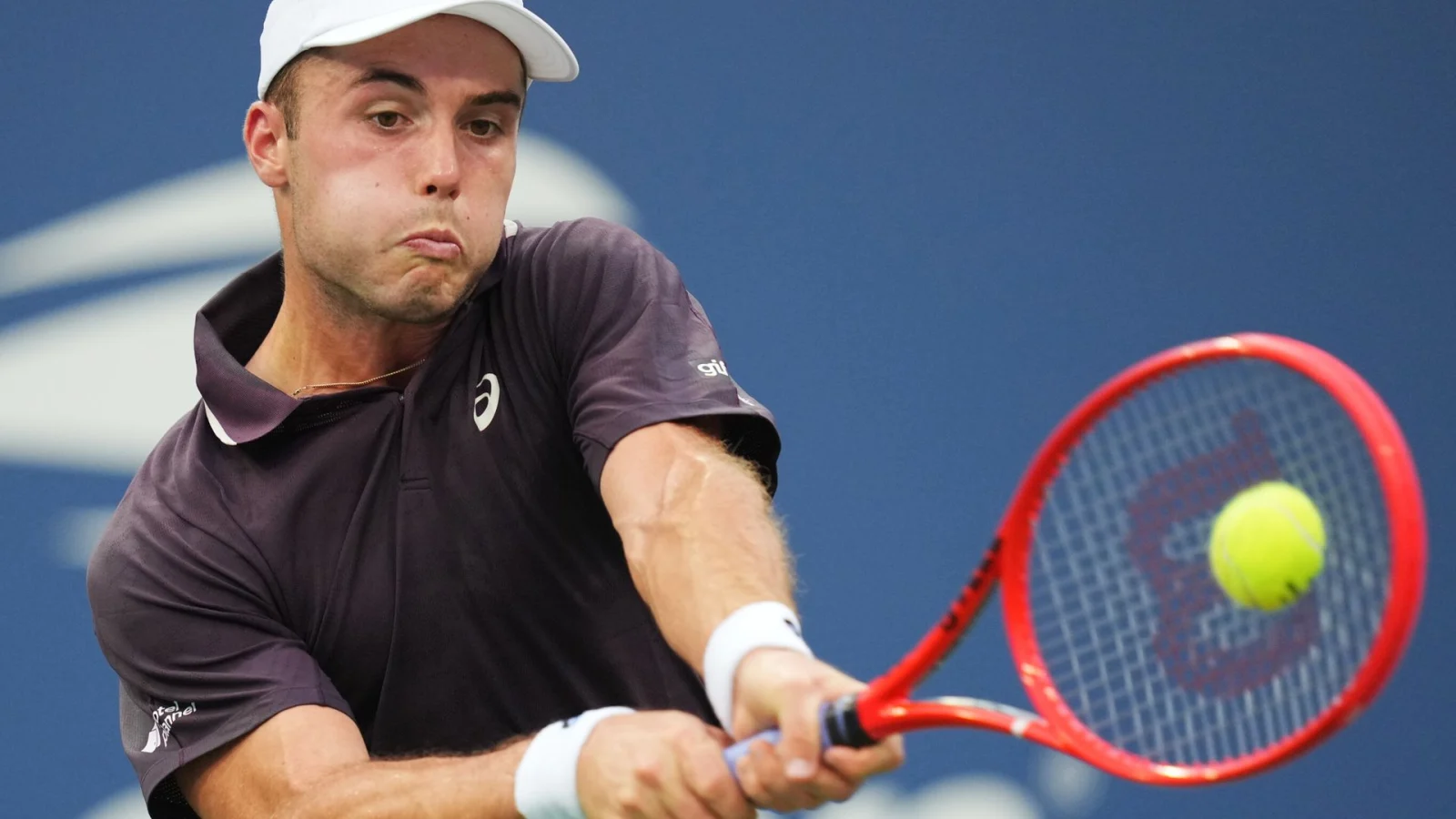 Zverez repeats Wimbledon victory over Fery to reach Vienna semi-finals